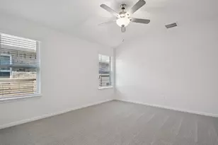 125 Maple Hedge Rd, Hutto, TX 78634 - Photo 5