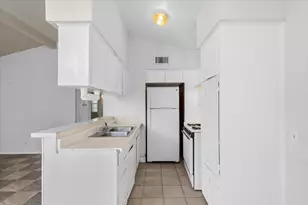 2507 Manor Cir, Austin, TX 78723 - Photo 9