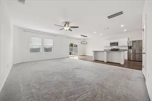 208 Night Riders Wy, Jarrell, TX 76537 - Photo 5