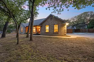 182 Elm Wood Dr, Elgin, TX 78621 - Photo 3