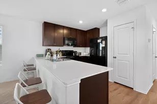 612 Marty Allen Loop, Jarrell, TX 76537 - Photo 5