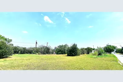 318 Burkett Street, Taylor, TX 76574 - Photo 5