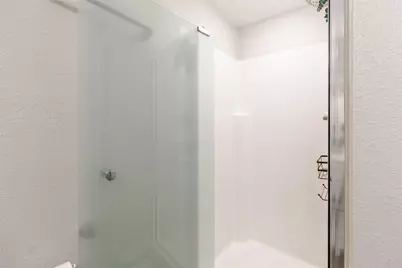 6915 Ten Oaks Circle, Austin, TX 78744 - Photo 15
