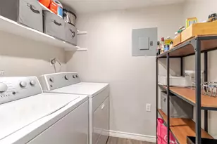 6915 10 Oaks Cir, Austin, TX 78744 - Photo 13