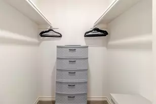 6915 10 Oaks Cir, Austin, TX 78744 - Photo 27