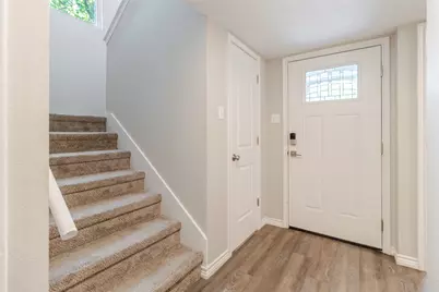 6915 Ten Oaks Circle, Austin, TX 78744 - Photo 17