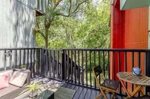 6915 10 Oaks Cir, Austin, TX 78744 - Photo 9