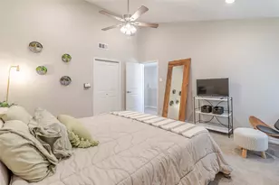 6915 10 Oaks Cir, Austin, TX 78744 - Photo 19