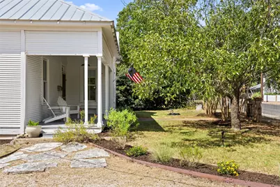 303 W College Street, Fredericksburg, TX 78624 - Photo 31