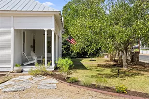 303 W College St, Fredericksburg, TX 78624 - Photo 31