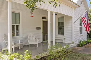 303 W College St, Fredericksburg, TX 78624 - Photo 3
