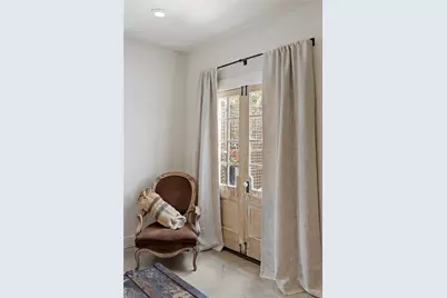 303 W College Street, Fredericksburg, TX 78624 - Photo 23