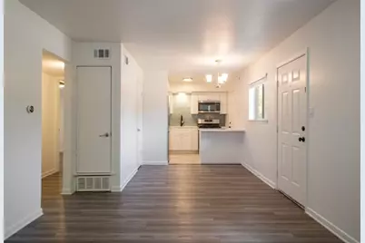 806 E 13th Street #105, Georgetown, TX 78626 - Photo 15