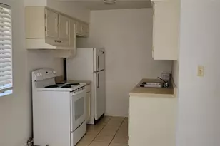 530 W Hopkins St, San Marcos, TX 78666 - Photo 3