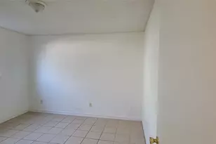 530 W Hopkins St, San Marcos, TX 78666 - Photo 9