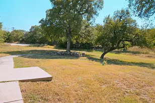 105 Meadow Dr, Georgetown, TX 78633 - Photo 21