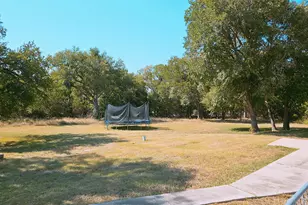105 Meadow Dr, Georgetown, TX 78633 - Photo 19
