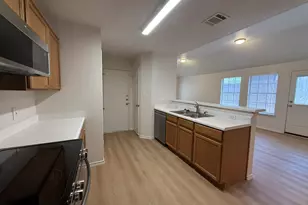 1209 Armadillo Rd, Austin, TX 78745 - Photo 9