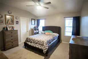 6912 Plains Crest Dr, Del Valle, TX 78617 - Photo 11