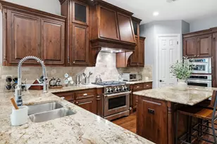 208 SANTALUZ Ln, Austin, TX 78732 - Photo 9