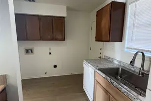 628 Mill St, San Marcos, TX 78666 - Photo 3