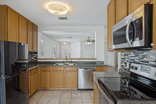 1429 Poppy Seed Ln, Austin, TX 78741 - Photo 7