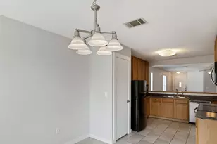 1429 Poppy Seed Ln, Austin, TX 78741 - Photo 9