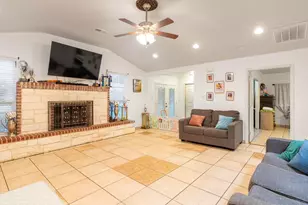 176 Old Lexington Rd, Elgin, TX 78621 - Photo 7