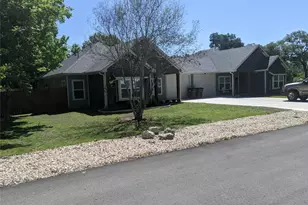 906 Kate St, Lockhart, TX 78644 - Photo 11