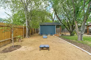 7404 Lunar Dr, Austin, TX 78745 - Photo 31