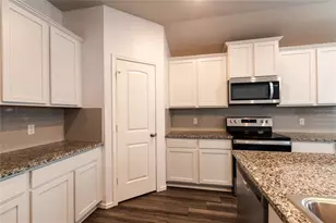 209 Reagor Dr, Taylor, TX 76574 - Photo 3