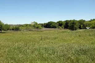 1023 Sierra Dr, Lockhart, TX 78644 - Photo 7