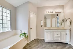 13216 Humphrey Dr, Austin, TX 78729 - Photo 15