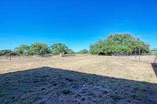 2812 Co Rd 205, Lampasas, TX 76550 - Photo 33