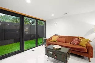 2416 E 10th St, Austin, TX 78702 - Photo 25