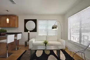 711 W 32nd St, Austin, TX 78705 - Photo 7