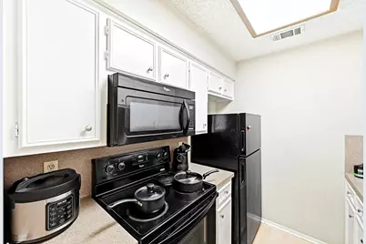 2706 Salado Street #305, Austin, TX 78705 - Photo 9