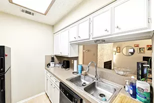 2706 Salado St, Austin, TX 78705 - Photo 9