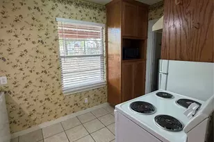 319 Charles St, Rockdale, TX 76567 - Photo 9