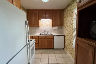 319 Charles St, Rockdale, TX 76567 - Photo 11