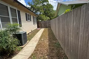 509 Whitehead St, Smithville, TX 78957 - Photo 23
