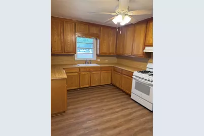509 Whitehead Street, Smithville, TX 78957 - Photo 7