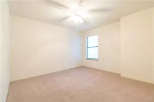 402 N Fredericksburg St, San Marcos, TX 78666 - Photo 5