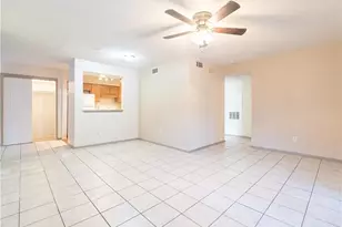 402 N Fredericksburg St, San Marcos, TX 78666 - Photo 3