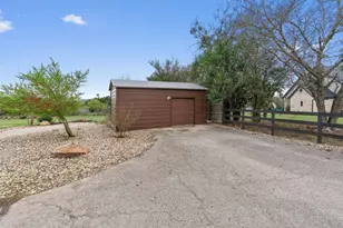 404 Skyline Rd, Georgetown, TX 78628 - Photo 37