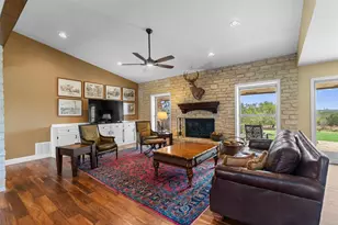 404 Skyline Rd, Georgetown, TX 78628 - Photo 3