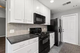 12103 Wycliff Ln, Austin, TX 78727 - Photo 15