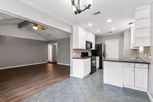 12103 Wycliff Ln, Austin, TX 78727 - Photo 13