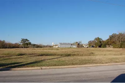 621 N Commerce Street, Lockhart, TX 78644 - Photo 3