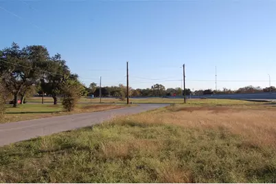 621 N Commerce Street, Lockhart, TX 78644 - Photo 7